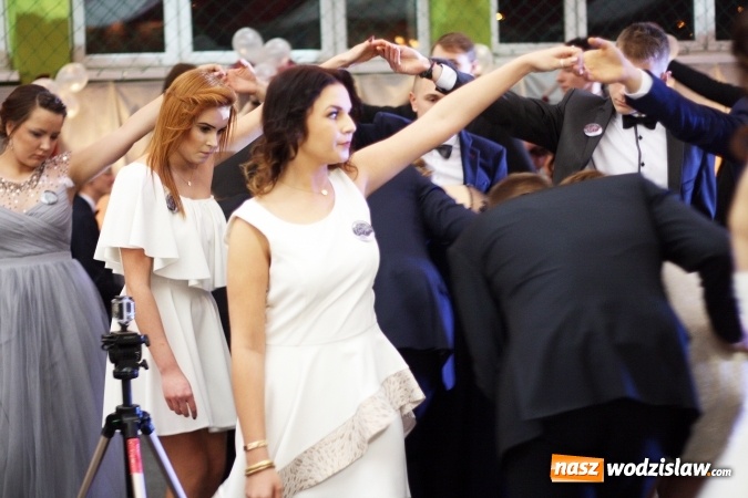 Zdjęcie w galerii na portalu naszwodzislaw.com: Uczniowie Ekonomika rozpoczęli maraton studni&oacute;wkowy wiadomości z regionu