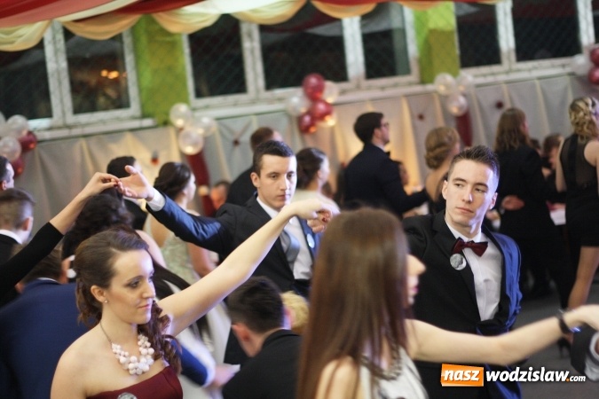 Zdjęcie w galerii na portalu naszwodzislaw.com: Uczniowie Ekonomika rozpoczęli maraton studni&oacute;wkowy wiadomości z regionu