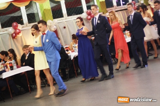 Zdjęcie w galerii na portalu naszwodzislaw.com: Uczniowie Ekonomika rozpoczęli maraton studni&oacute;wkowy wiadomości z regionu