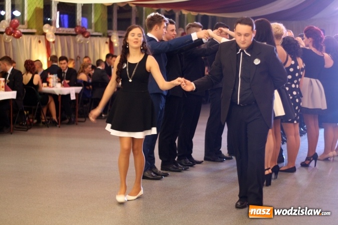 Zdjęcie w galerii na portalu naszwodzislaw.com: Uczniowie Ekonomika rozpoczęli maraton studni&oacute;wkowy wiadomości z regionu