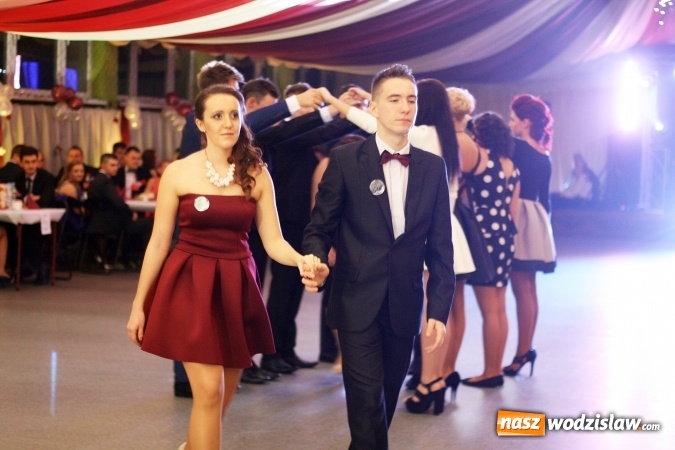 Zdjęcie w galerii na portalu naszwodzislaw.com: Uczniowie Ekonomika rozpoczęli maraton studni&oacute;wkowy wiadomości z regionu