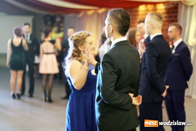 Zdjęcie w galerii na portalu naszwodzislaw.com: Uczniowie Ekonomika rozpoczęli maraton studni&oacute;wkowy wiadomości z regionu