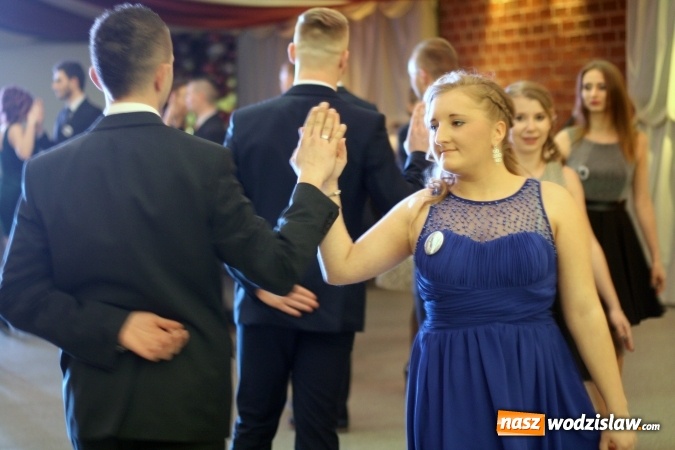 Zdjęcie w galerii na portalu naszwodzislaw.com: Uczniowie Ekonomika rozpoczęli maraton studni&oacute;wkowy wiadomości z regionu