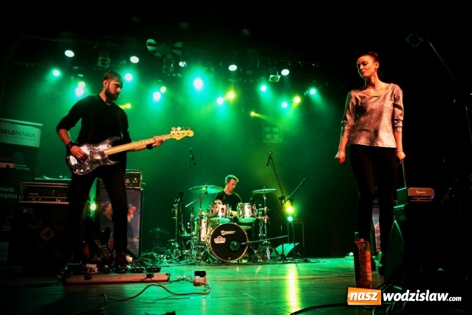 Zdjęcie w galerii na portalu naszwodzislaw.com: WOŚP Pszów: Kabanos szturmem zawojował scenę MOKu! wiadomości z regionu