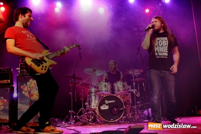 Zdjęcie w galerii na portalu naszwodzislaw.com: WOŚP Pszów: Kabanos szturmem zawojował scenę MOKu! wiadomości z regionu