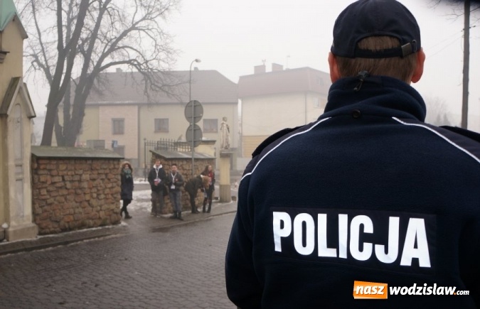 Zdjęcie w galerii na portalu naszwodzislaw.com: Mundurowi zabezpieczali WOŚP. Kwesta na terenie powiatu wodzisławskiego przebiegła spokojnie  wiadomości z regionu