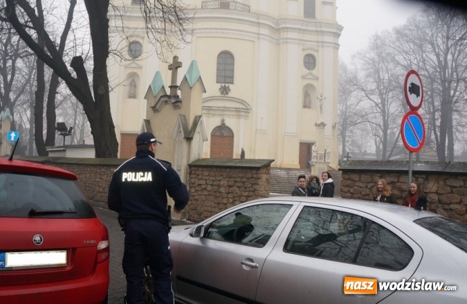 Zdjęcie w galerii na portalu naszwodzislaw.com: Mundurowi zabezpieczali WOŚP. Kwesta na terenie powiatu wodzisławskiego przebiegła spokojnie  wiadomości z regionu