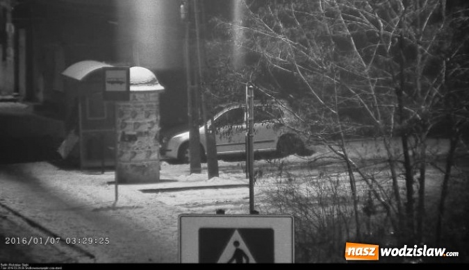 Zdjęcie w galerii na portalu naszwodzislaw.com: Wandal złapany na gorącym uczynku. Pomógł monitoring  wiadomości z regionu