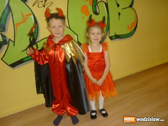 Zdjęcie w galerii na portalu naszwodzislaw.com: Całoroczna wypożyczalnia stroj&oacute;w karnawałowych w Crazy Club wiadomości z regionu