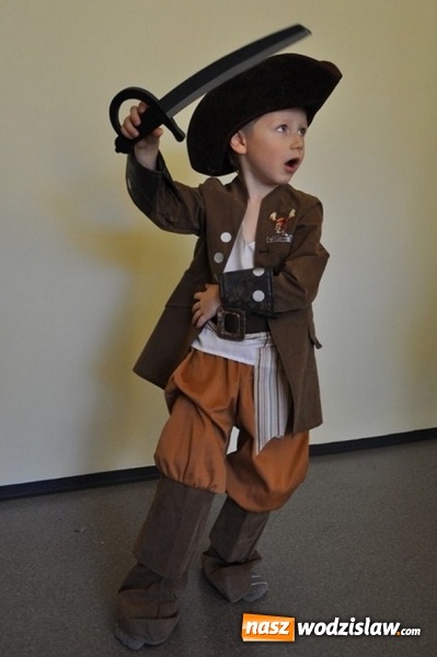 Zdjęcie w galerii na portalu naszwodzislaw.com: Całoroczna wypożyczalnia stroj&oacute;w karnawałowych w Crazy Club wiadomości z regionu