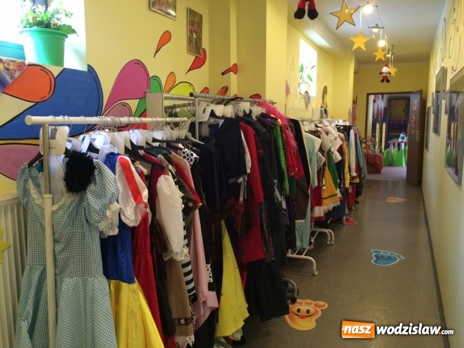 Zdjęcie w galerii na portalu naszwodzislaw.com: Całoroczna wypożyczalnia stroj&oacute;w karnawałowych w Crazy Club wiadomości z regionu