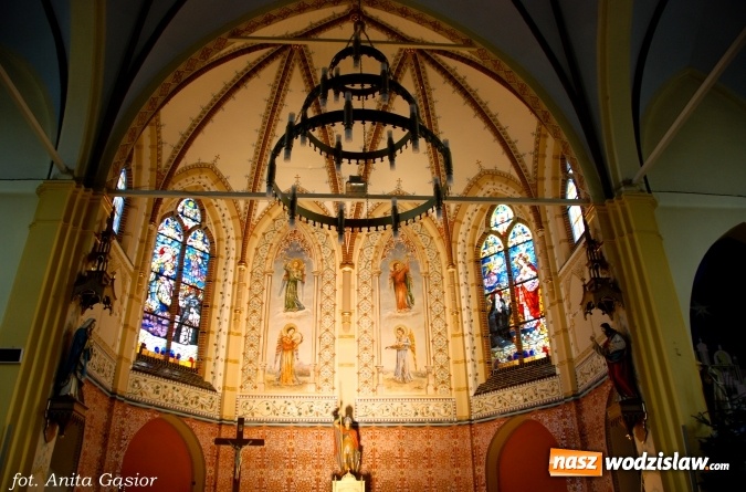 Zdjęcie w galerii na portalu naszwodzislaw.com: Dawne malowidła powróciły na ściany prezbiterium kościoła pw. św. Jerzego w Rydułtowach wiadomości z regionu