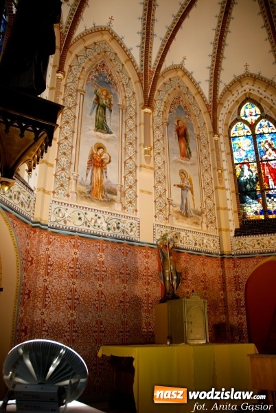 Zdjęcie w galerii na portalu naszwodzislaw.com: Dawne malowidła powróciły na ściany prezbiterium kościoła pw. św. Jerzego w Rydułtowach wiadomości z regionu