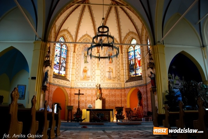 Zdjęcie w galerii na portalu naszwodzislaw.com: Dawne malowidła powróciły na ściany prezbiterium kościoła pw. św. Jerzego w Rydułtowach wiadomości z regionu