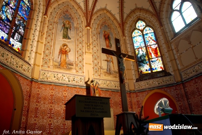 Zdjęcie w galerii na portalu naszwodzislaw.com: Dawne malowidła powróciły na ściany prezbiterium kościoła pw. św. Jerzego w Rydułtowach wiadomości z regionu