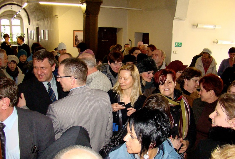 Zdjęcie w galerii na portalu naszwodzislaw.com: Gwizdy i buczenie w magistracie wiadomości z regionu