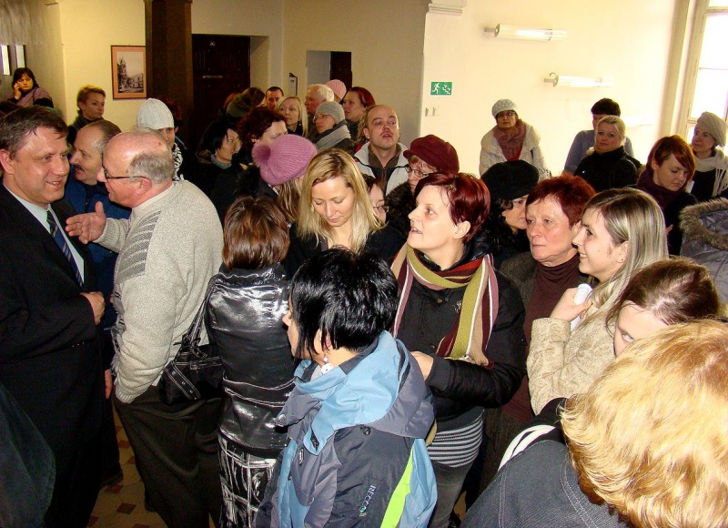 Zdjęcie w galerii na portalu naszwodzislaw.com: Gwizdy i buczenie w magistracie wiadomości z regionu