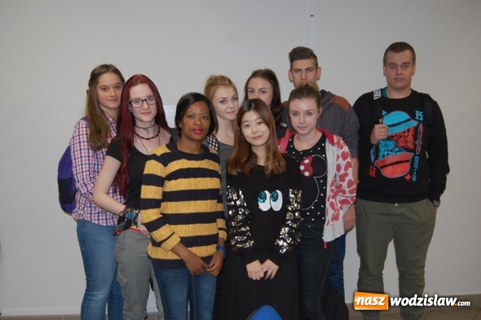 Zdjęcie w galerii na portalu naszwodzislaw.com: Goście z Azji i Afryki w rydułtowskim ogólniaku  wiadomości z regionu