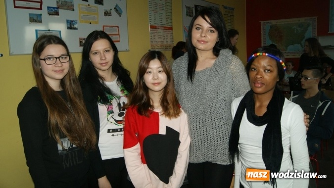 Zdjęcie w galerii na portalu naszwodzislaw.com: Goście z Azji i Afryki w rydułtowskim ogólniaku  wiadomości z regionu