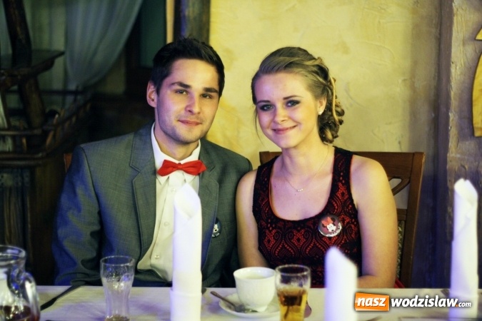 Zdjęcie w galerii na portalu naszwodzislaw.com: Studniówka 2016: Maturzyści z II LO bawili się w Dworku nad Stawem wiadomości z regionu