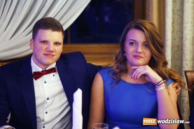Zdjęcie w galerii na portalu naszwodzislaw.com: Studniówka 2016: Maturzyści z II LO bawili się w Dworku nad Stawem wiadomości z regionu
