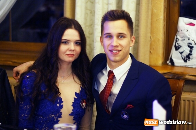 Zdjęcie w galerii na portalu naszwodzislaw.com: Studniówka 2016: Maturzyści z II LO bawili się w Dworku nad Stawem wiadomości z regionu