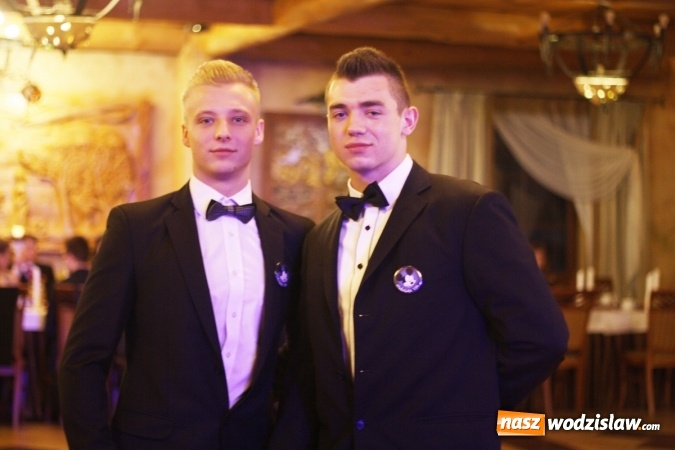 Zdjęcie w galerii na portalu naszwodzislaw.com: Studniówka 2016: Maturzyści z II LO bawili się w Dworku nad Stawem wiadomości z regionu