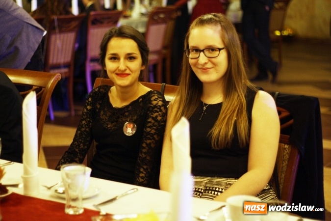 Zdjęcie w galerii na portalu naszwodzislaw.com: Studniówka 2016: Maturzyści z II LO bawili się w Dworku nad Stawem wiadomości z regionu