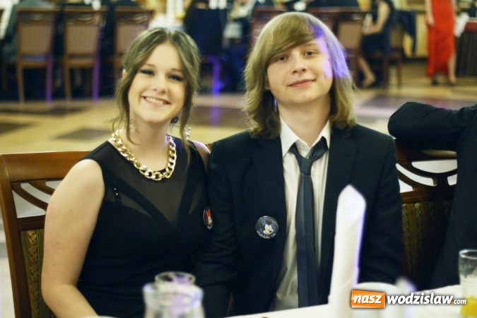 Zdjęcie w galerii na portalu naszwodzislaw.com: Studniówka 2016: Maturzyści z II LO bawili się w Dworku nad Stawem wiadomości z regionu