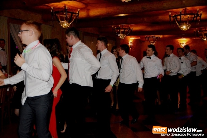 Zdjęcie w galerii na portalu naszwodzislaw.com: Studniówka 2016: Maturzyści z II LO bawili się w Dworku nad Stawem wiadomości z regionu