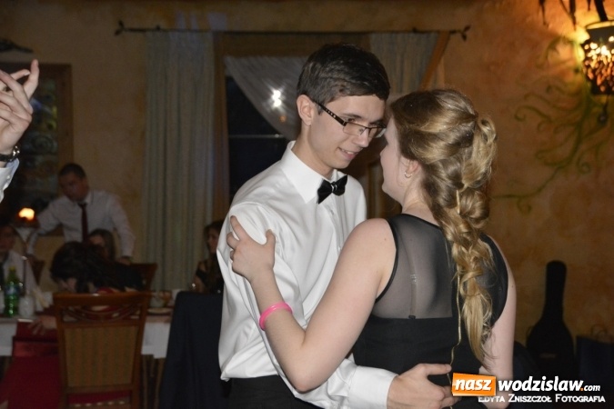 Zdjęcie w galerii na portalu naszwodzislaw.com: Studniówka 2016: Maturzyści z II LO bawili się w Dworku nad Stawem wiadomości z regionu