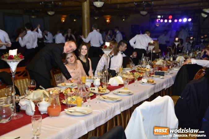 Zdjęcie w galerii na portalu naszwodzislaw.com: Studniówka 2016: Maturzyści z II LO bawili się w Dworku nad Stawem wiadomości z regionu