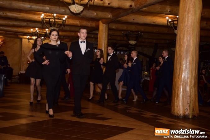 Zdjęcie w galerii na portalu naszwodzislaw.com: Studniówka 2016: Maturzyści z II LO bawili się w Dworku nad Stawem wiadomości z regionu