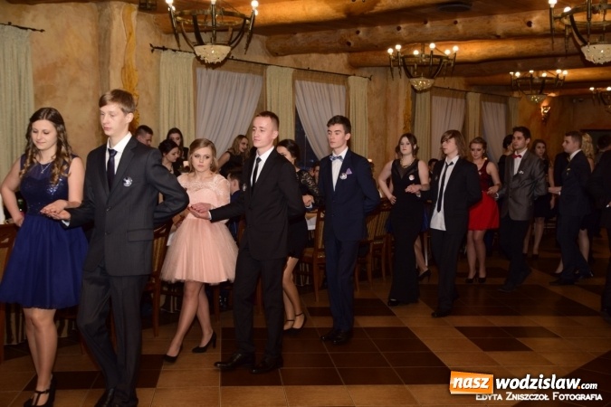 Zdjęcie w galerii na portalu naszwodzislaw.com: Studniówka 2016: Maturzyści z II LO bawili się w Dworku nad Stawem wiadomości z regionu