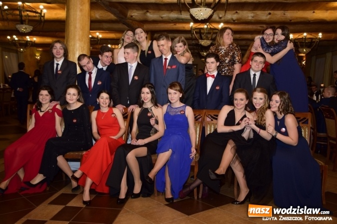 Zdjęcie w galerii na portalu naszwodzislaw.com: Studniówka 2016: Maturzyści z II LO bawili się w Dworku nad Stawem wiadomości z regionu