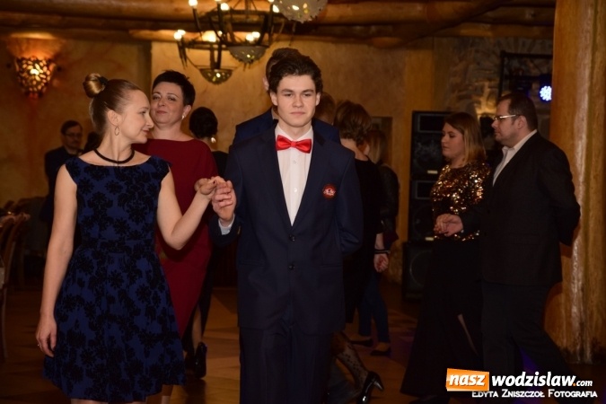 Zdjęcie w galerii na portalu naszwodzislaw.com: Studniówka 2016: Maturzyści z II LO bawili się w Dworku nad Stawem wiadomości z regionu