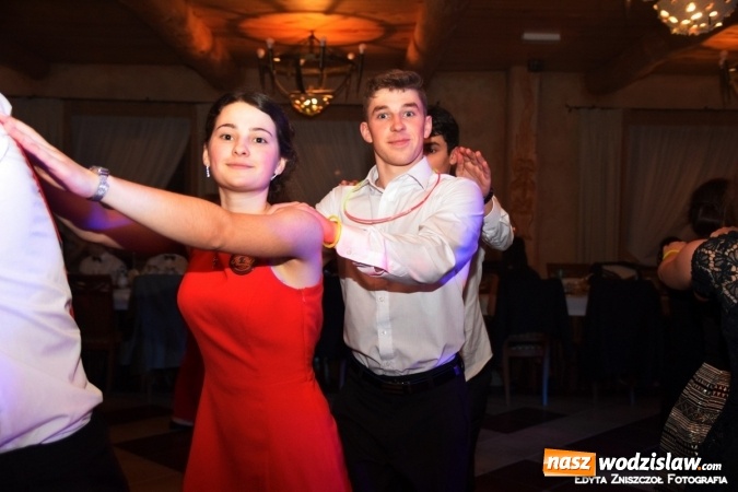 Zdjęcie w galerii na portalu naszwodzislaw.com: Studniówka 2016: Maturzyści z II LO bawili się w Dworku nad Stawem wiadomości z regionu