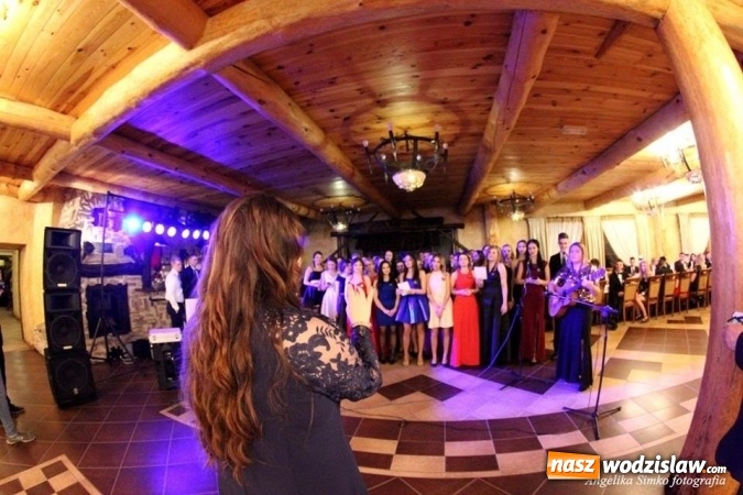 Zdjęcie w galerii na portalu naszwodzislaw.com: Studniówka 2016: Maturzyści z II LO bawili się w Dworku nad Stawem wiadomości z regionu