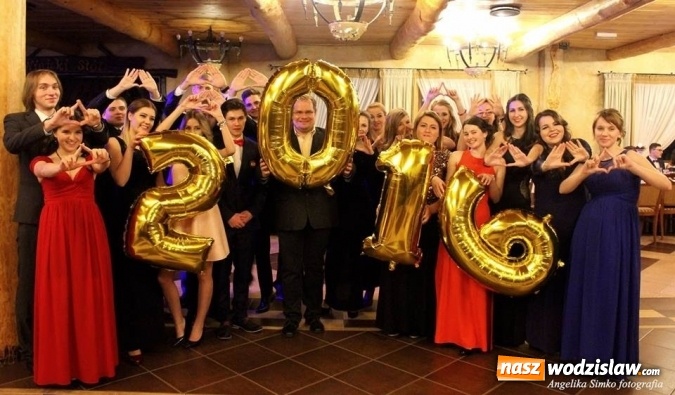 Zdjęcie w galerii na portalu naszwodzislaw.com: Studniówka 2016: Maturzyści z II LO bawili się w Dworku nad Stawem wiadomości z regionu