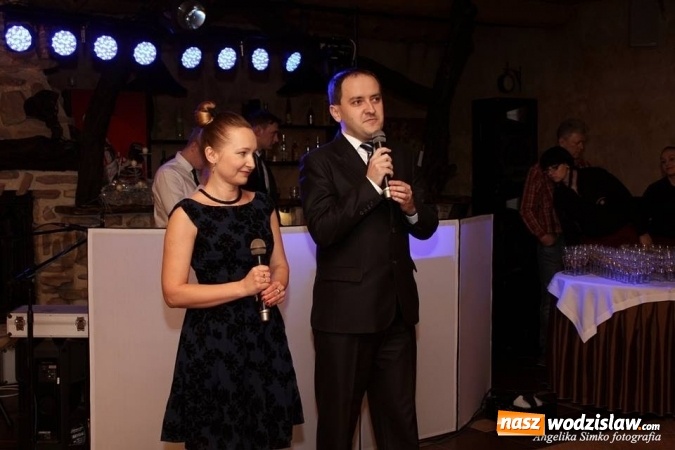 Zdjęcie w galerii na portalu naszwodzislaw.com: Studniówka 2016: Maturzyści z II LO bawili się w Dworku nad Stawem wiadomości z regionu