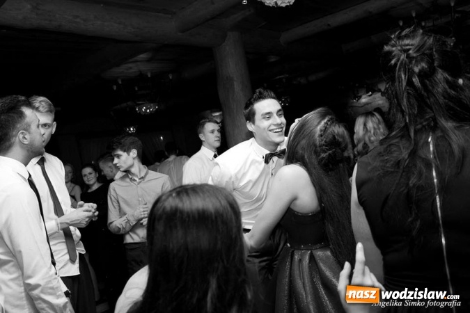 Zdjęcie w galerii na portalu naszwodzislaw.com: Studniówka 2016: Maturzyści z II LO bawili się w Dworku nad Stawem wiadomości z regionu