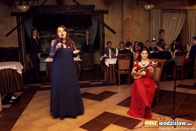 Zdjęcie w galerii na portalu naszwodzislaw.com: Studniówka 2016: Maturzyści z II LO bawili się w Dworku nad Stawem wiadomości z regionu