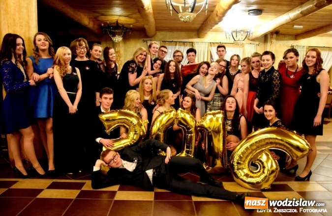 Zdjęcie w galerii na portalu naszwodzislaw.com: Studniówka 2016: Maturzyści z II LO bawili się w Dworku nad Stawem wiadomości z regionu