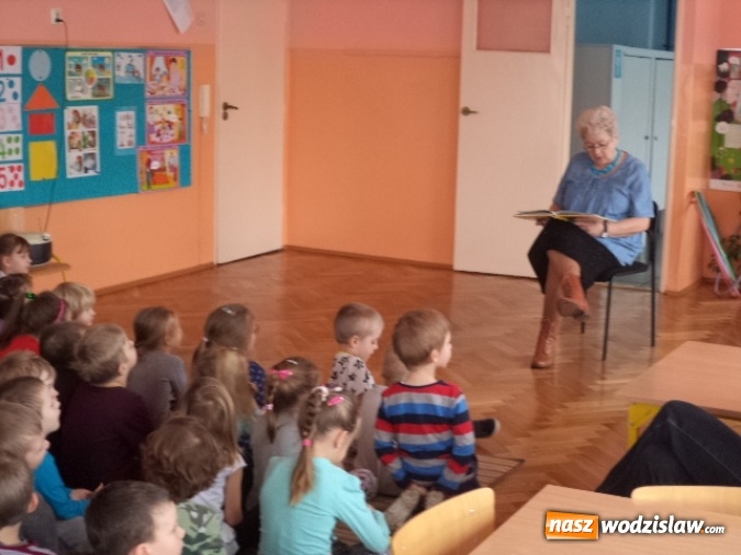 Zdjęcie w galerii na portalu naszwodzislaw.com: Babcie z okazji swojego święta przeczytały wnukom bajkę  wiadomości z regionu