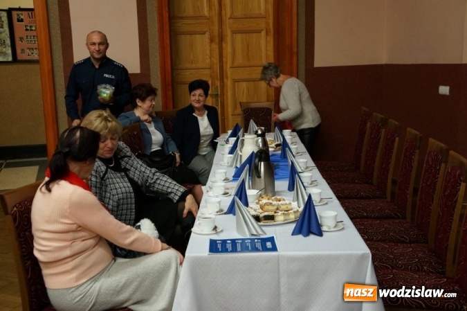Zdjęcie w galerii na portalu naszwodzislaw.com: Policjanci udzielili rad wodzisławskim seniorom wiadomości z regionu
