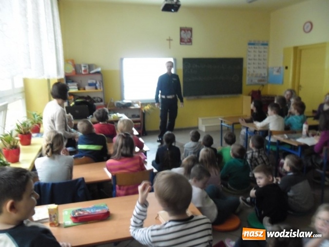 Zdjęcie w galerii na portalu naszwodzislaw.com: Policjanci przeprowadzili kolejne spotkania z najmłodszymi  wiadomości z regionu
