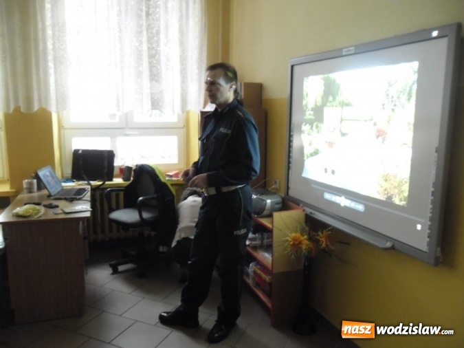 Zdjęcie w galerii na portalu naszwodzislaw.com: Policjanci przeprowadzili kolejne spotkania z najmłodszymi  wiadomości z regionu
