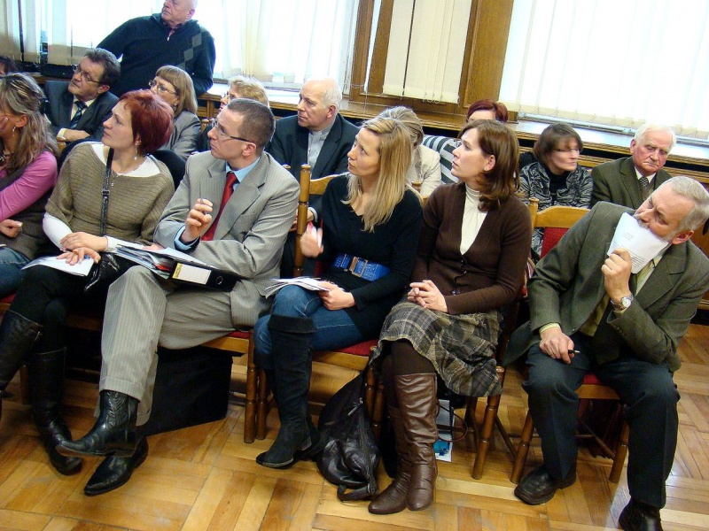 Zdjęcie w galerii na portalu naszwodzislaw.com: Radny Adam Króliczek: potrzeba czasu wiadomości z regionu