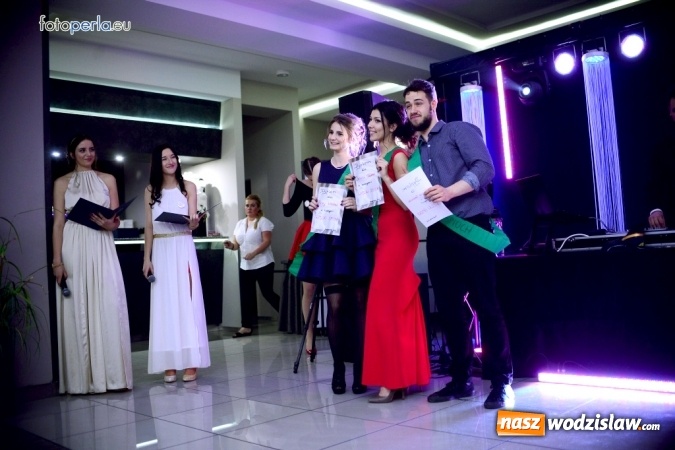 Zdjęcie w galerii na portalu naszwodzislaw.com: Maturzyści z Tischnera bawili się w radlińskim Premium wiadomości z regionu