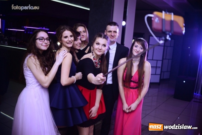 Zdjęcie w galerii na portalu naszwodzislaw.com: Maturzyści z Tischnera bawili się w radlińskim Premium wiadomości z regionu